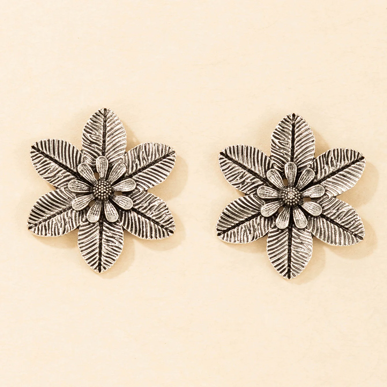 A pair of ethnic style flower  – Ethnic Chic Fashion Bewertung und Preis