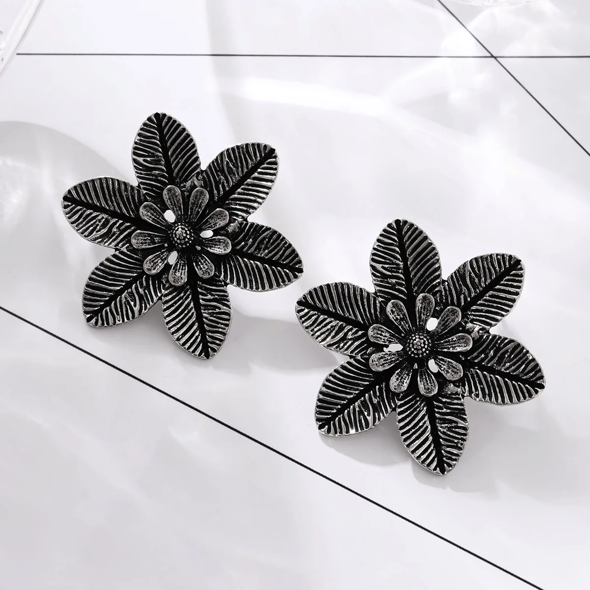 A pair of ethnic style flower  – Ethnic Chic Fashion Bewertung und Preis