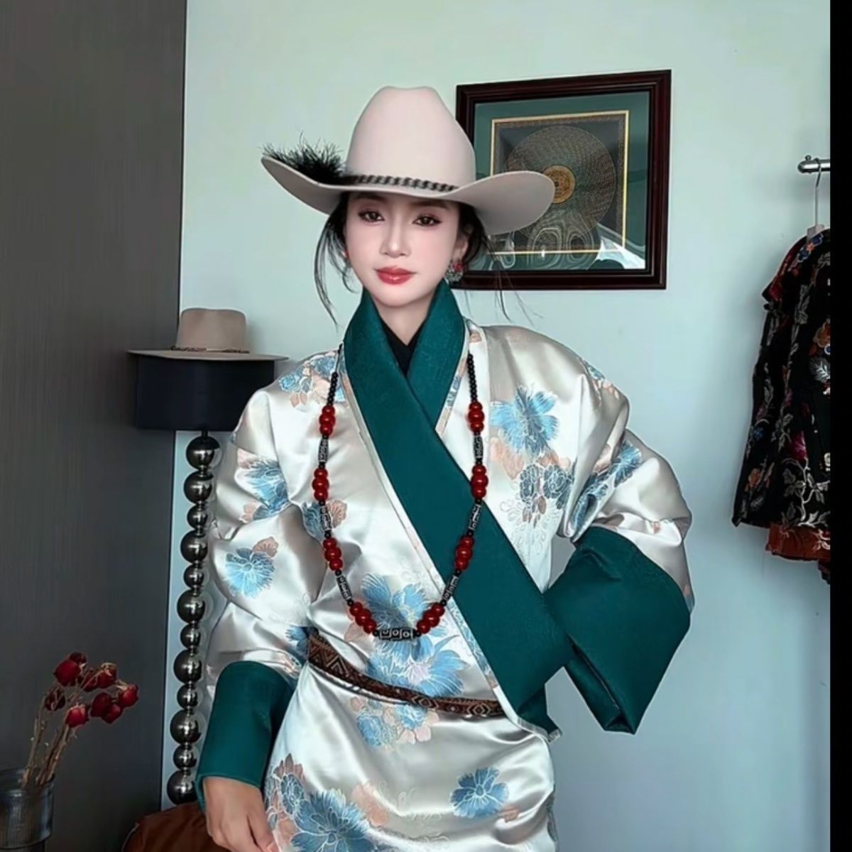 New Women's Bhutanese Tibetan  – Ethnic Fashion Shoot Bewertung und Preis