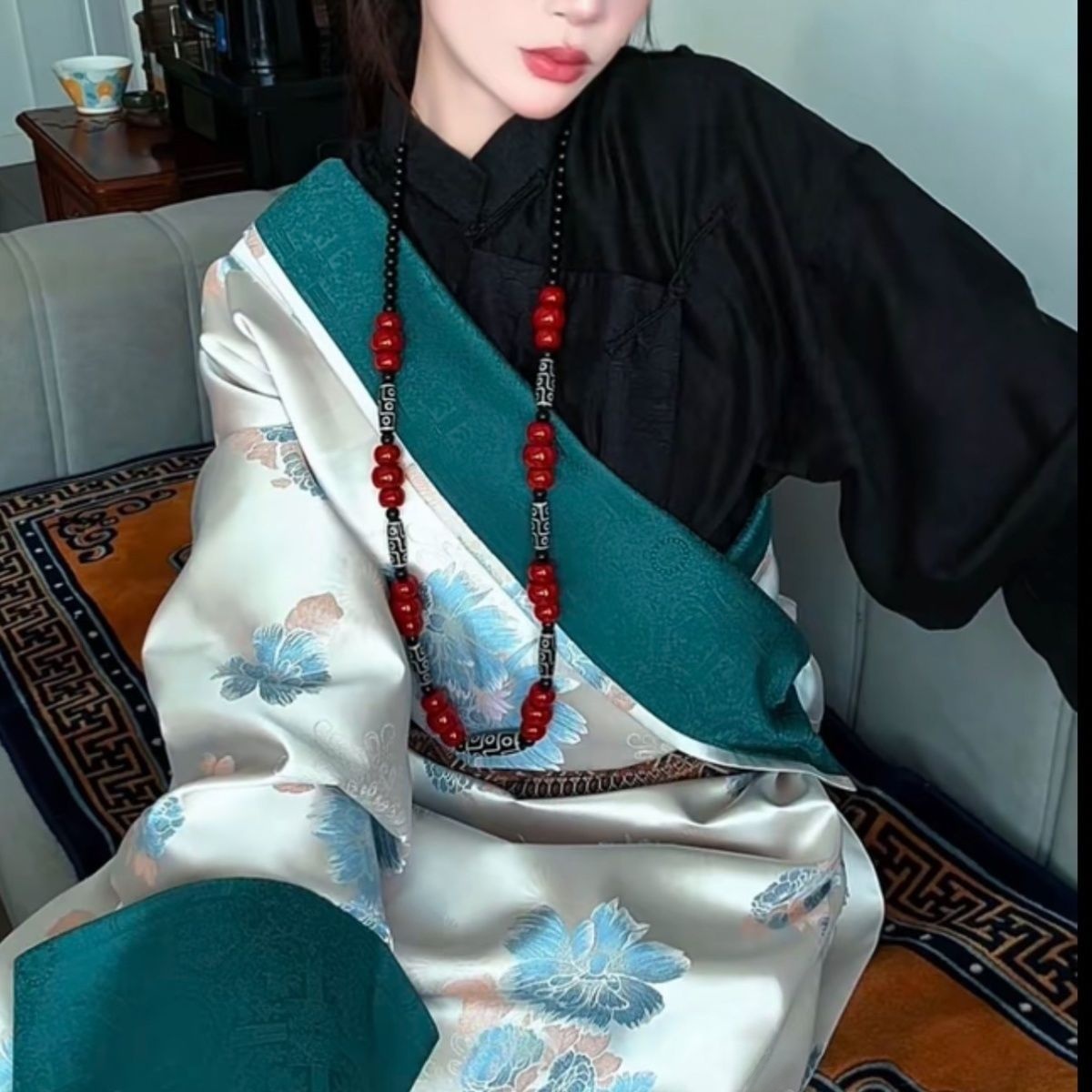 New Women's Bhutanese Tibetan  – Ethnic Fashion Shoot Bewertung und Preis