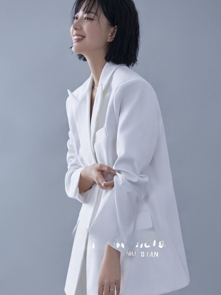 White Suit Theme Fashion Magaz – Ethnic Fashion Magazine Bewertung und Preis